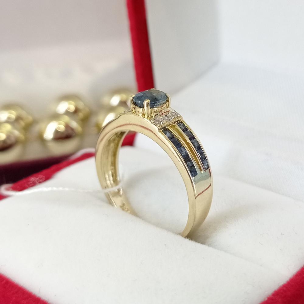 Золота каблучка з сапфірами та діамантами