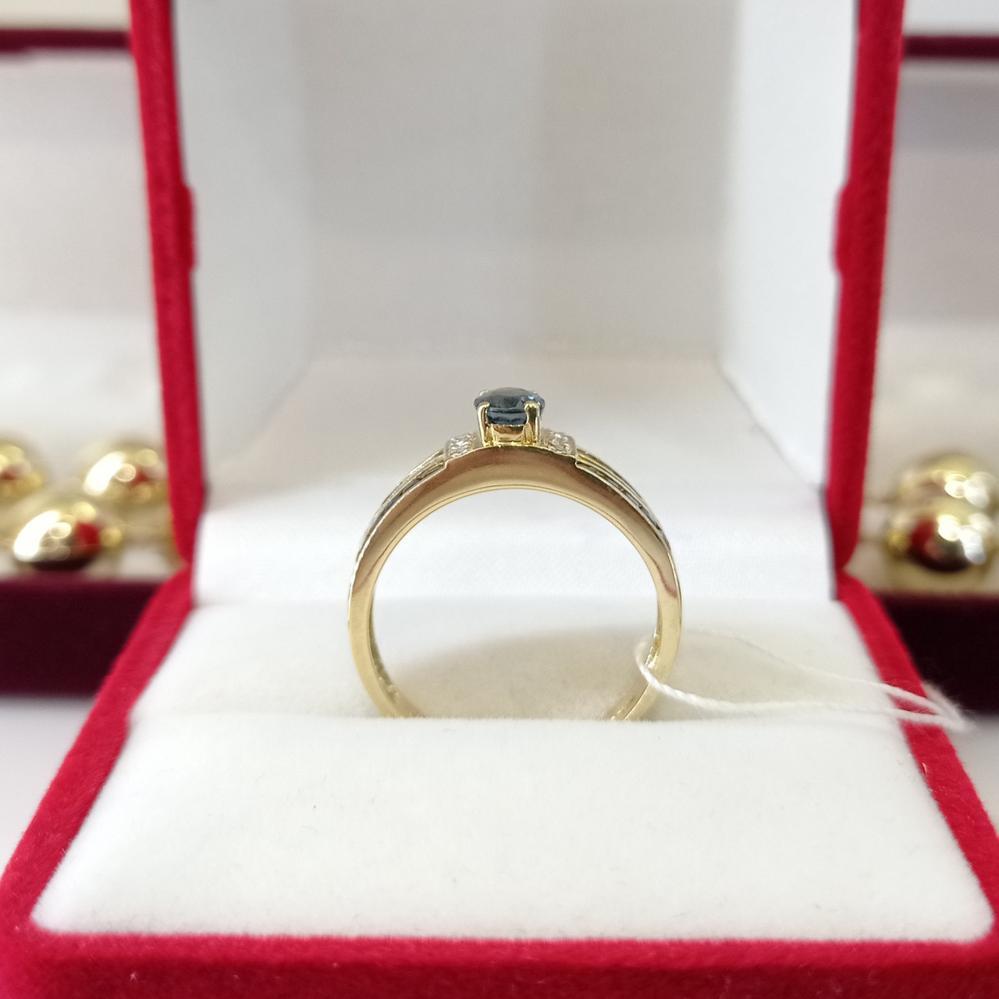 Золота каблучка з сапфірами та діамантами
