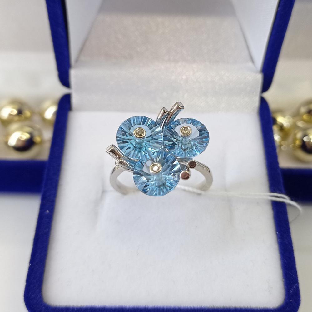 Золота каблучка з блакитним топазом та діамантом