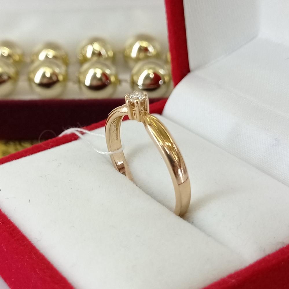 Золота каблучка з діамантом