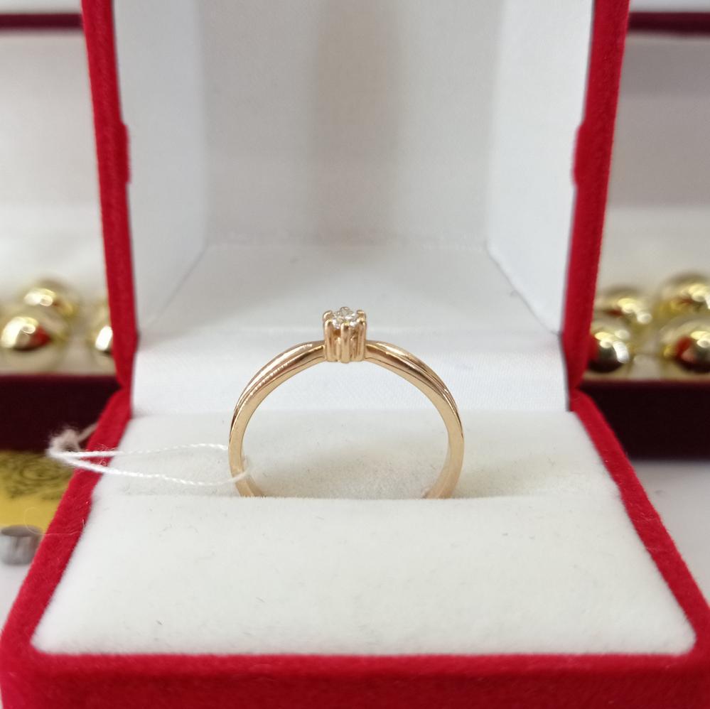Золота каблучка з діамантом