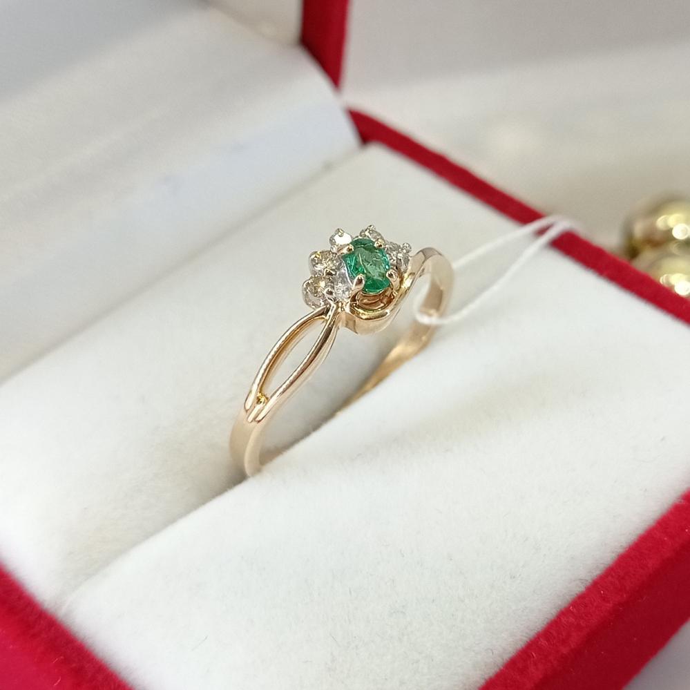 Золота каблучка з смарагдом та діамантами