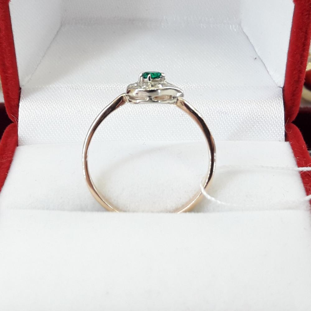 Золота каблучка зі смарагдом і діамантами розмір 18