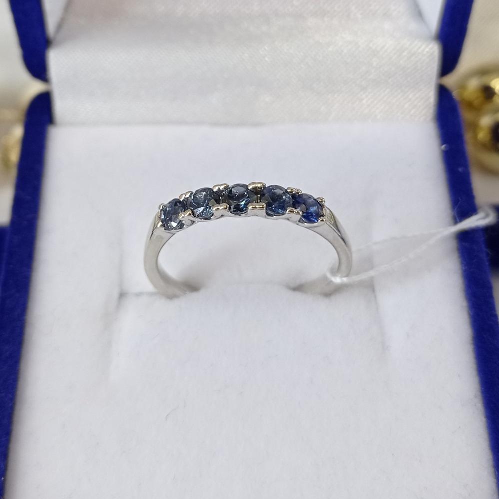 Золота каблучка з сапфіром доріжка