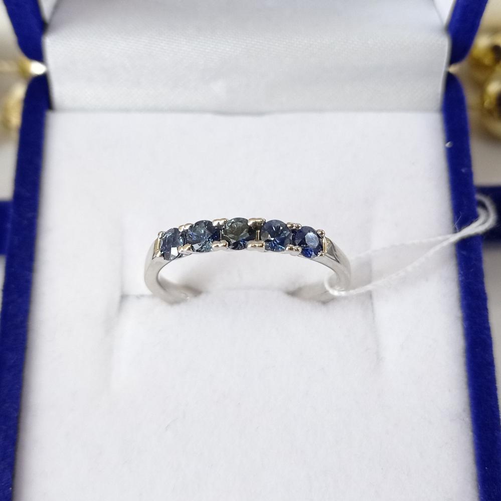 Золота каблучка з сапфіром доріжка