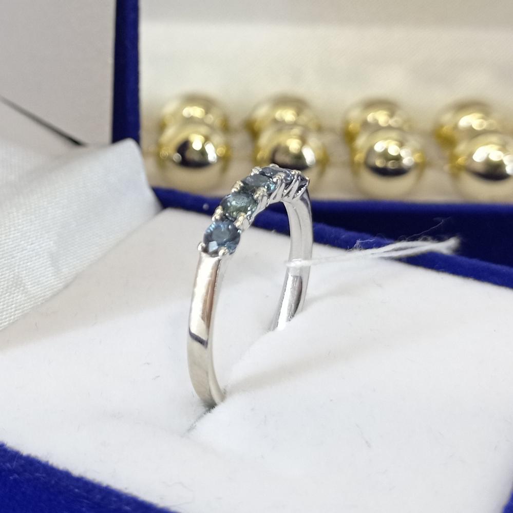 Золота каблучка з сапфіром доріжка