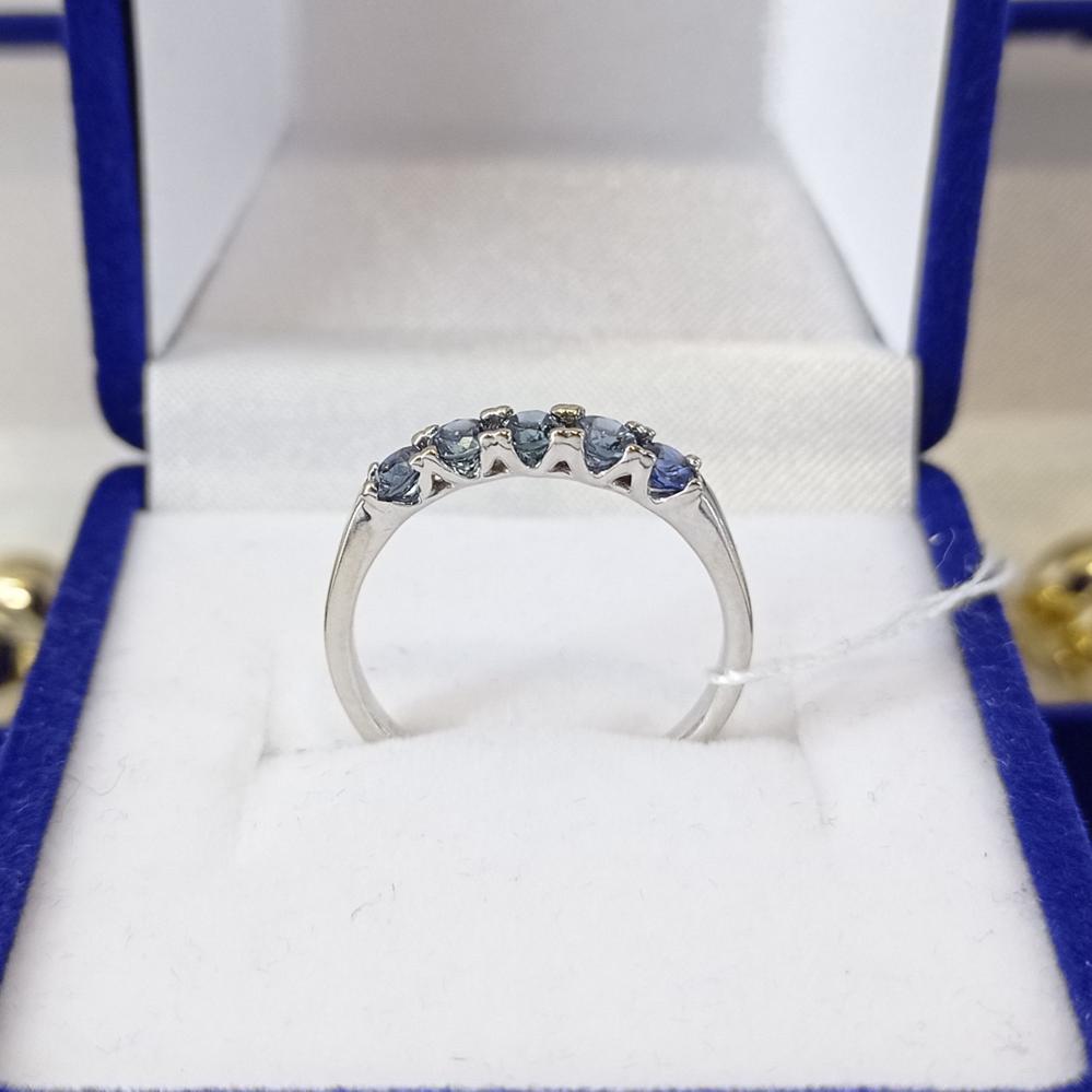 Золота каблучка з сапфіром доріжка