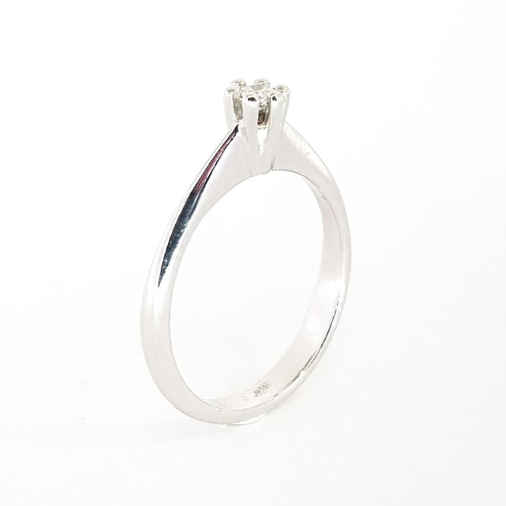 Золота каблучка з діамантом помолвочное