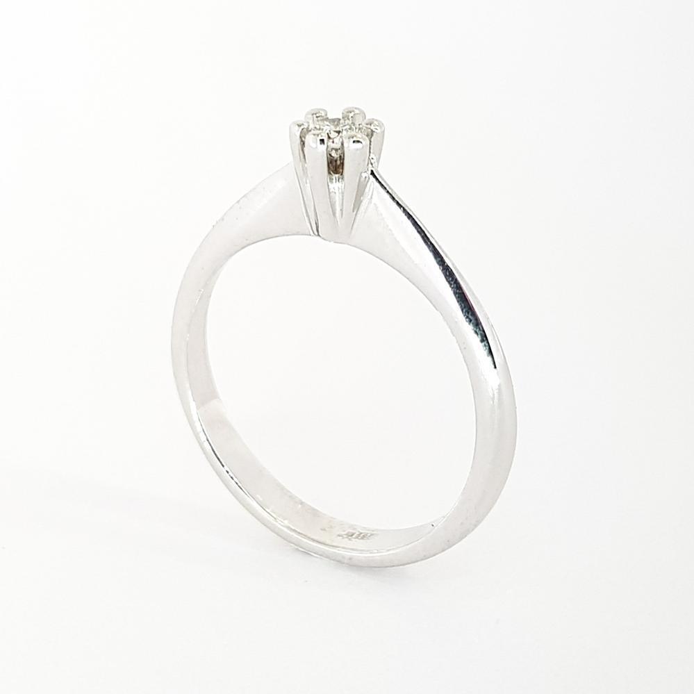 Золота каблучка з діамантом помолвочное