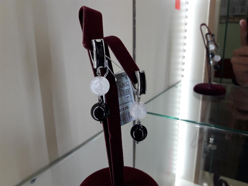 Срібні сережки з кварцем віскі чорно-білі кульки