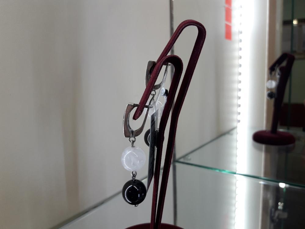 Срібні сережки з кварцем віскі чорно-білі кульки