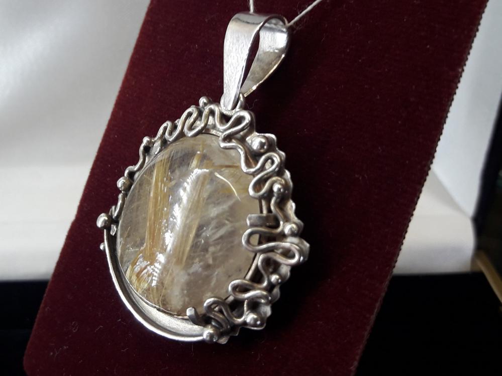 Срібний кулон із кварцем (волосатиком)