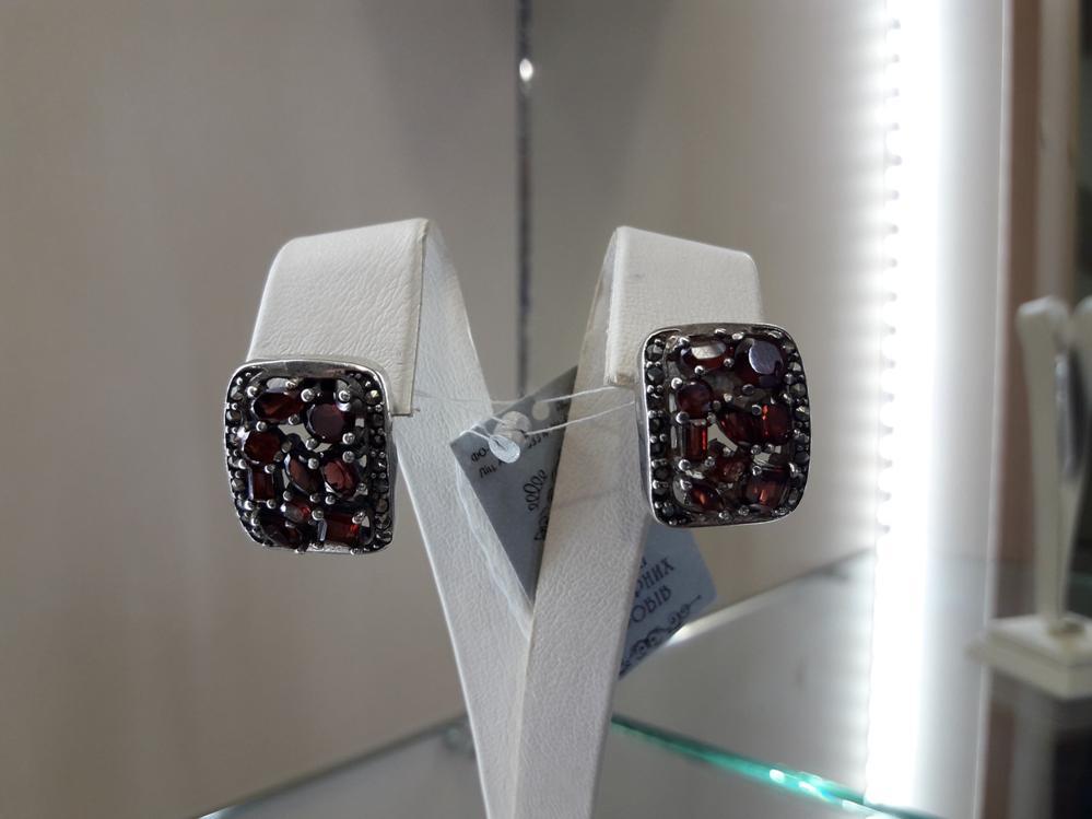 Срібні сережки з гранатом