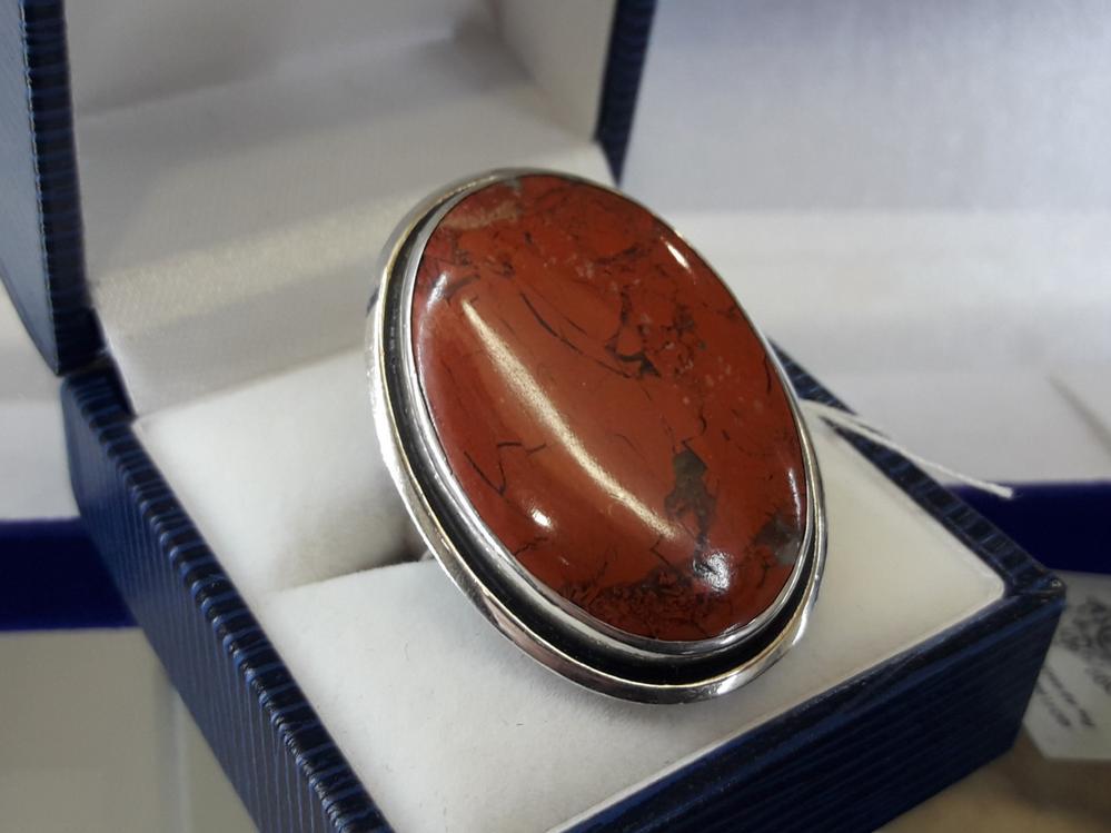 Срібне кільце з яшмою