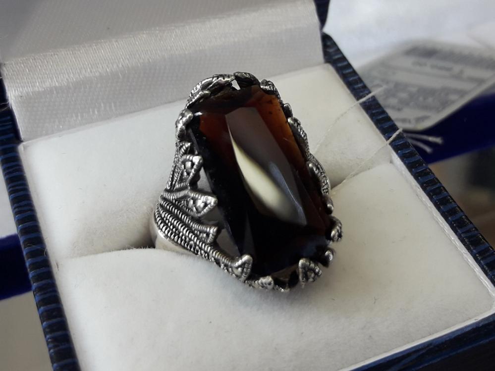 Срібне кільце з гранатом