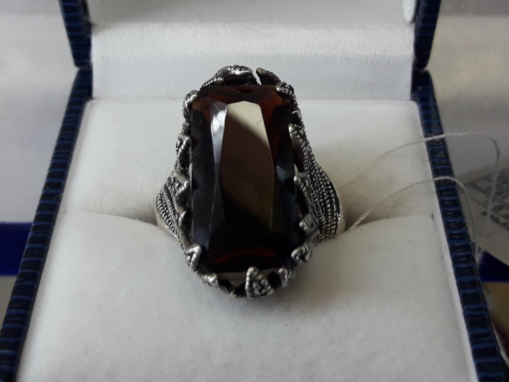 Срібне кільце з гранатом