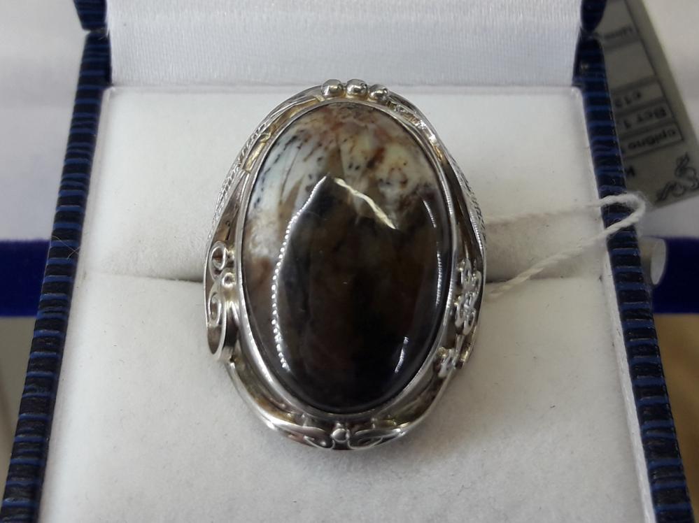 Срібне кільце з натуральним каменем