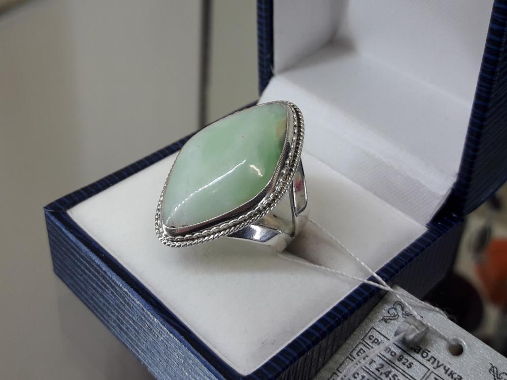Срібне кільце з нефритом 18.0 розмір