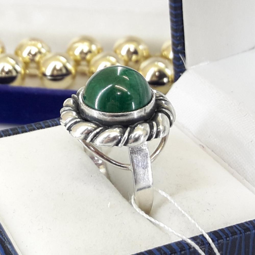 Класичне срібне кільце з малахітом