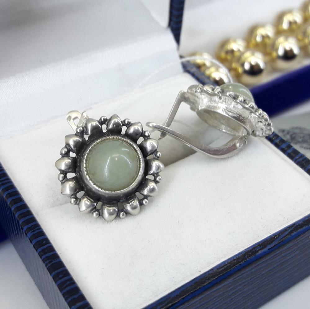 Класичні срібні сережки з нефритом