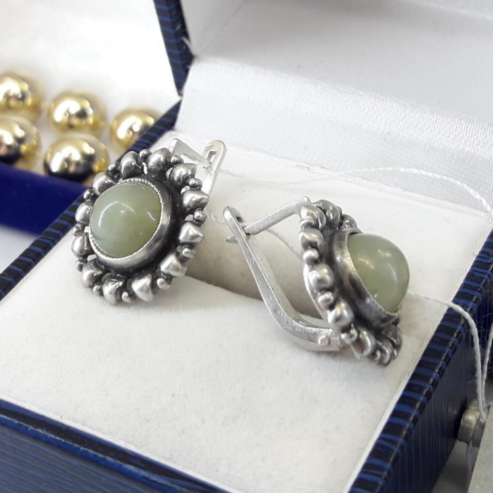 Класичні срібні сережки з нефритом