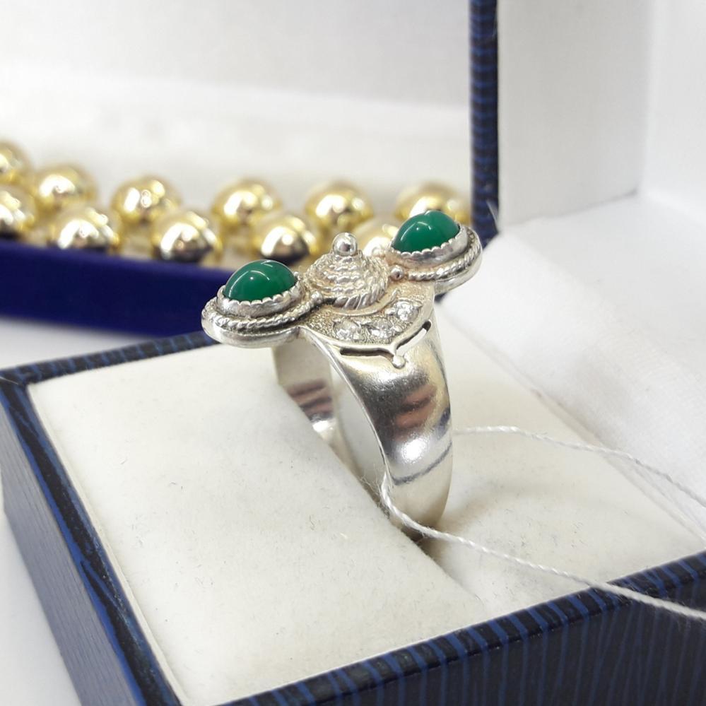 Срібне кільце з нефритом