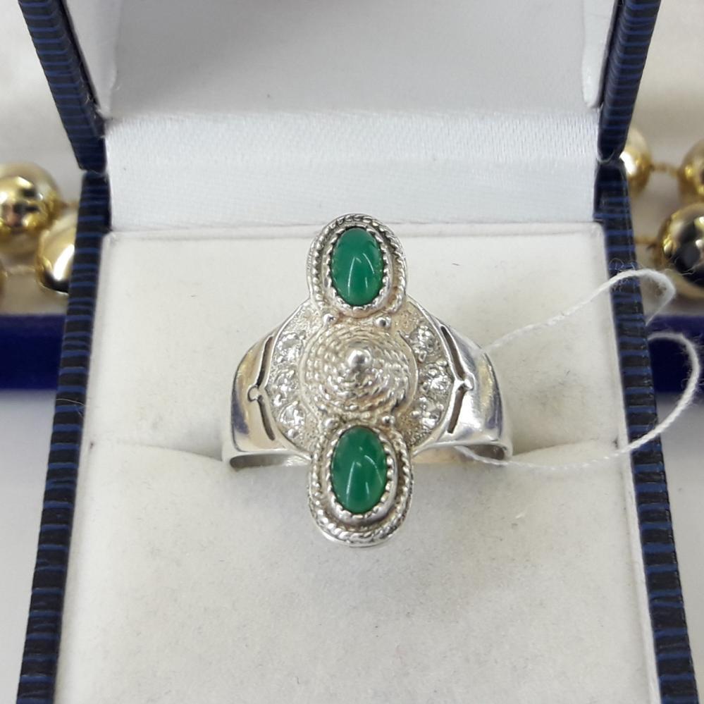 Срібне кільце з нефритом