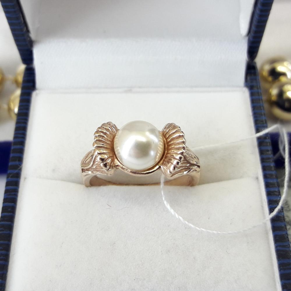 Срібне кільце з перлами в позолоті