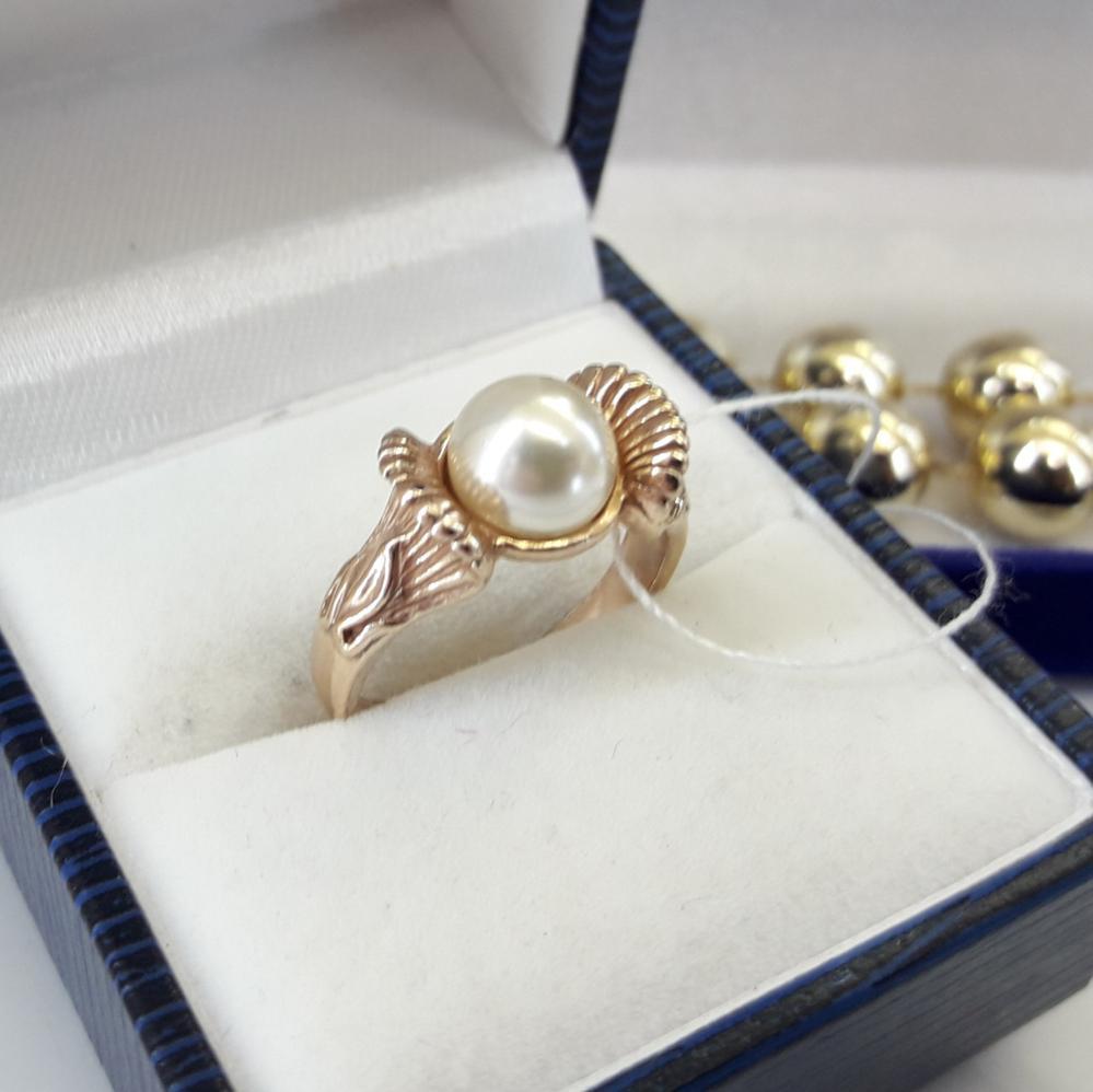 Срібне кільце з перлами в позолоті