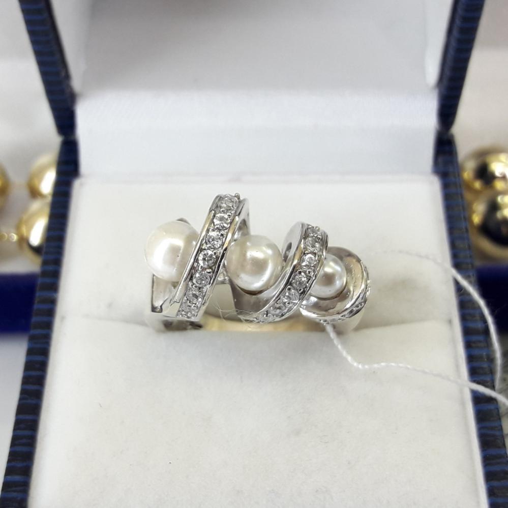 Срібне кільце з перлами