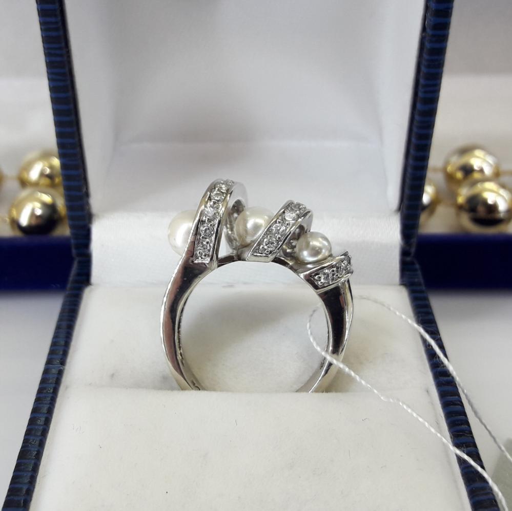 Срібне кільце з перлами