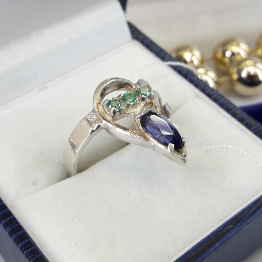 Срібне кільце з бузковим і зеленим каменем