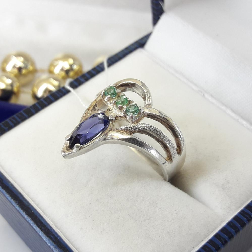 Срібне кільце з бузковим і зеленим каменем