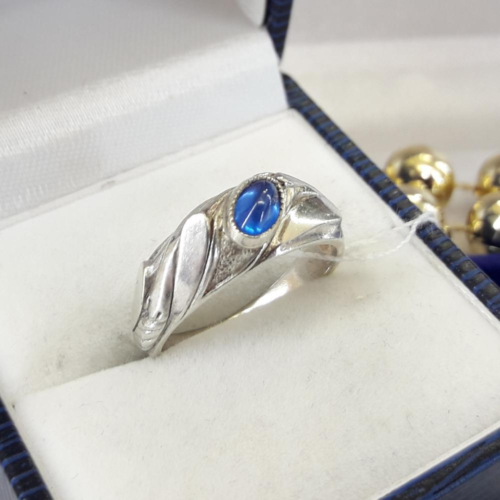 Срібне кільце з блакитним каменем