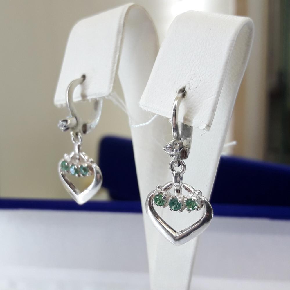 Срібні сережки серця із зеленим камінням