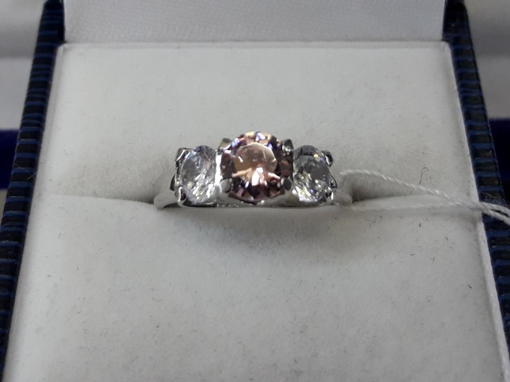 Срібне кільце з рожевим кубічним цирконієм