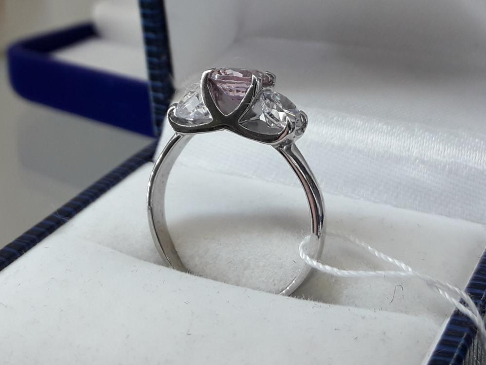 Срібне кільце з рожевим кубічним цирконієм