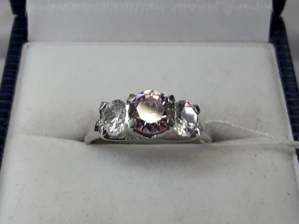 Срібне кільце з рожевим кубічним цирконієм