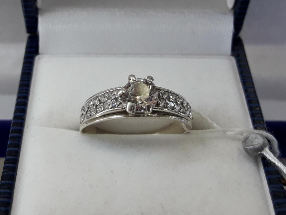 Срібне кільце з фіанітами 925 проби