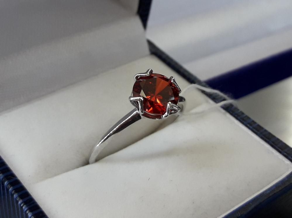 Срібне кільце з кубічним цирконієм