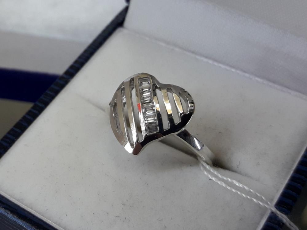 Срібне кільце серце з кубічним цирконієм